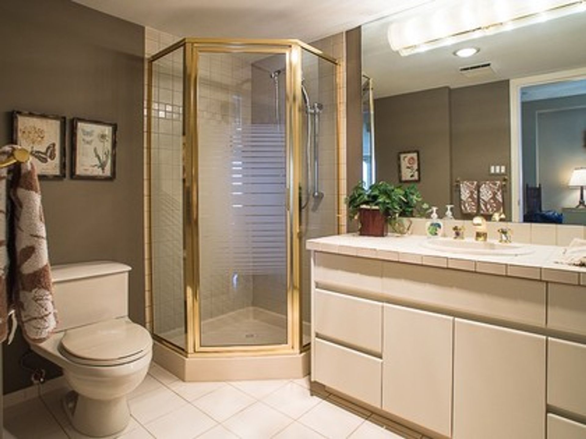 image-261452602-13-1 at 1606 - 1135 Quayside Drive, Vancouver West image-261452602-13-1 at 1606 - 1135 Quayside Drive, Vancouver West