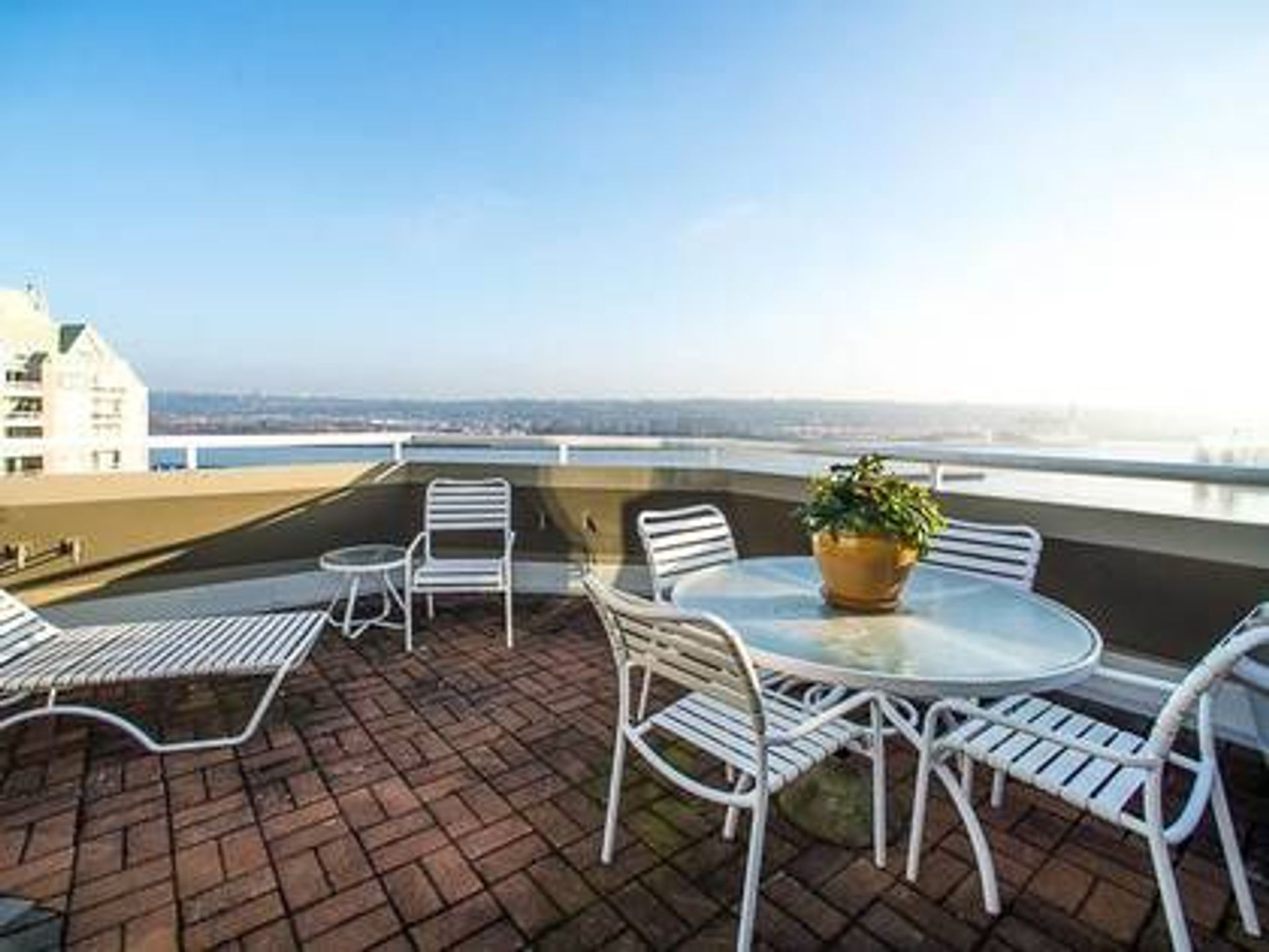 image-261452602-14-1 at 1606 - 1135 Quayside Drive, Vancouver West image-261452602-14-1 at 1606 - 1135 Quayside Drive, Vancouver West