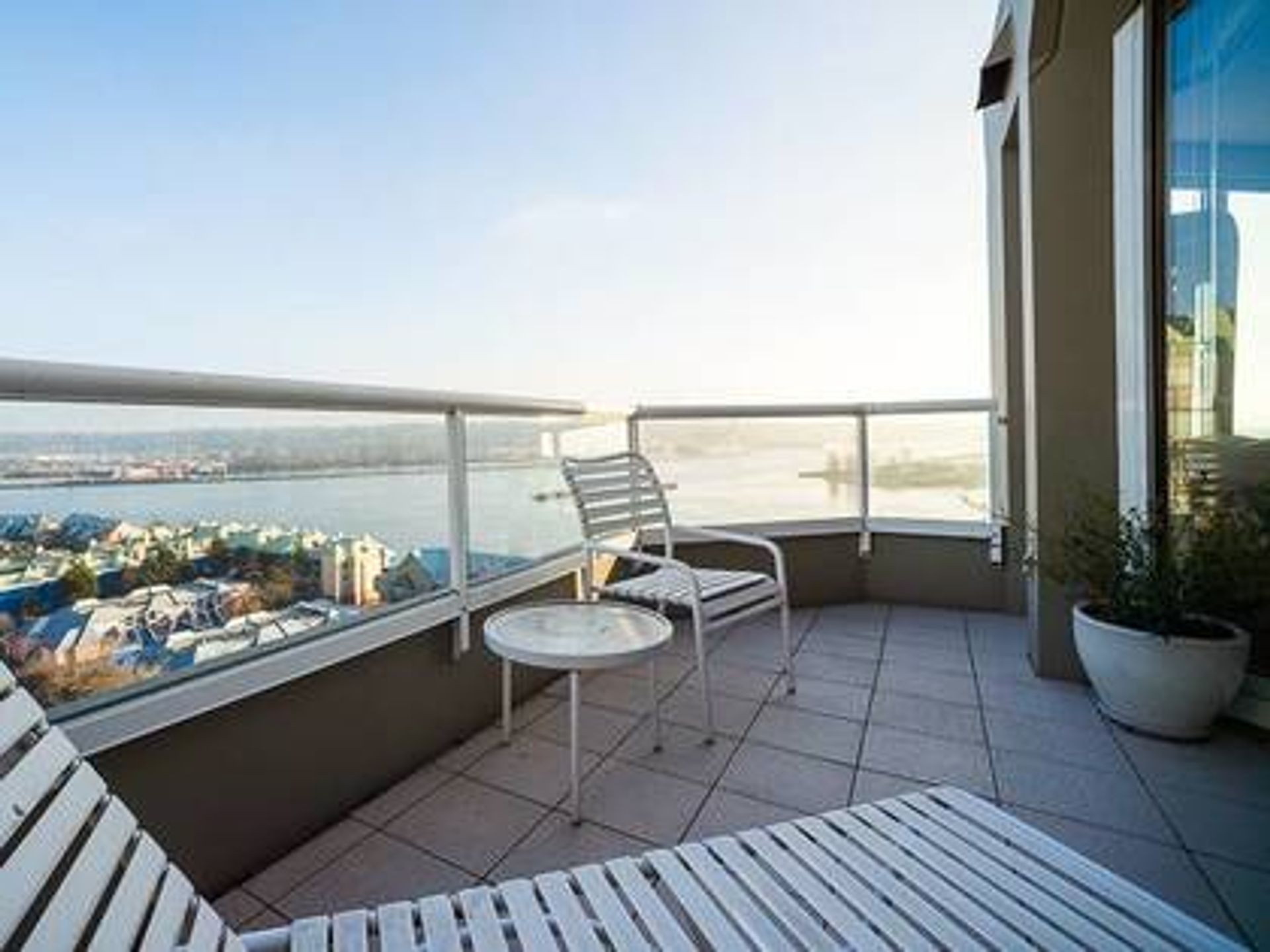 image-261452602-15-1 at 1606 - 1135 Quayside Drive, Vancouver West image-261452602-15-1 at 1606 - 1135 Quayside Drive, Vancouver West