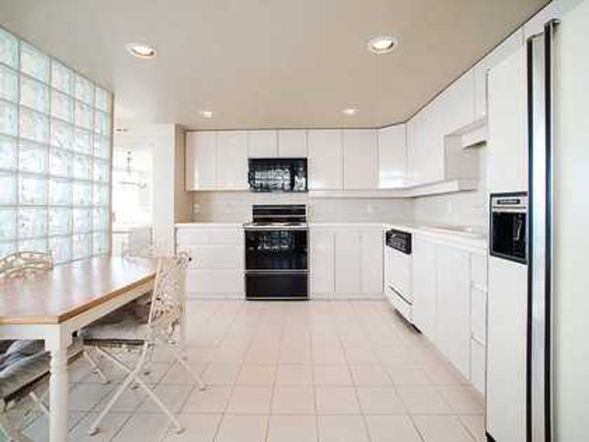 image-261452602-8-1 at 1606 - 1135 Quayside Drive, Vancouver West image-261452602-8-1 at 1606 - 1135 Quayside Drive, Vancouver West