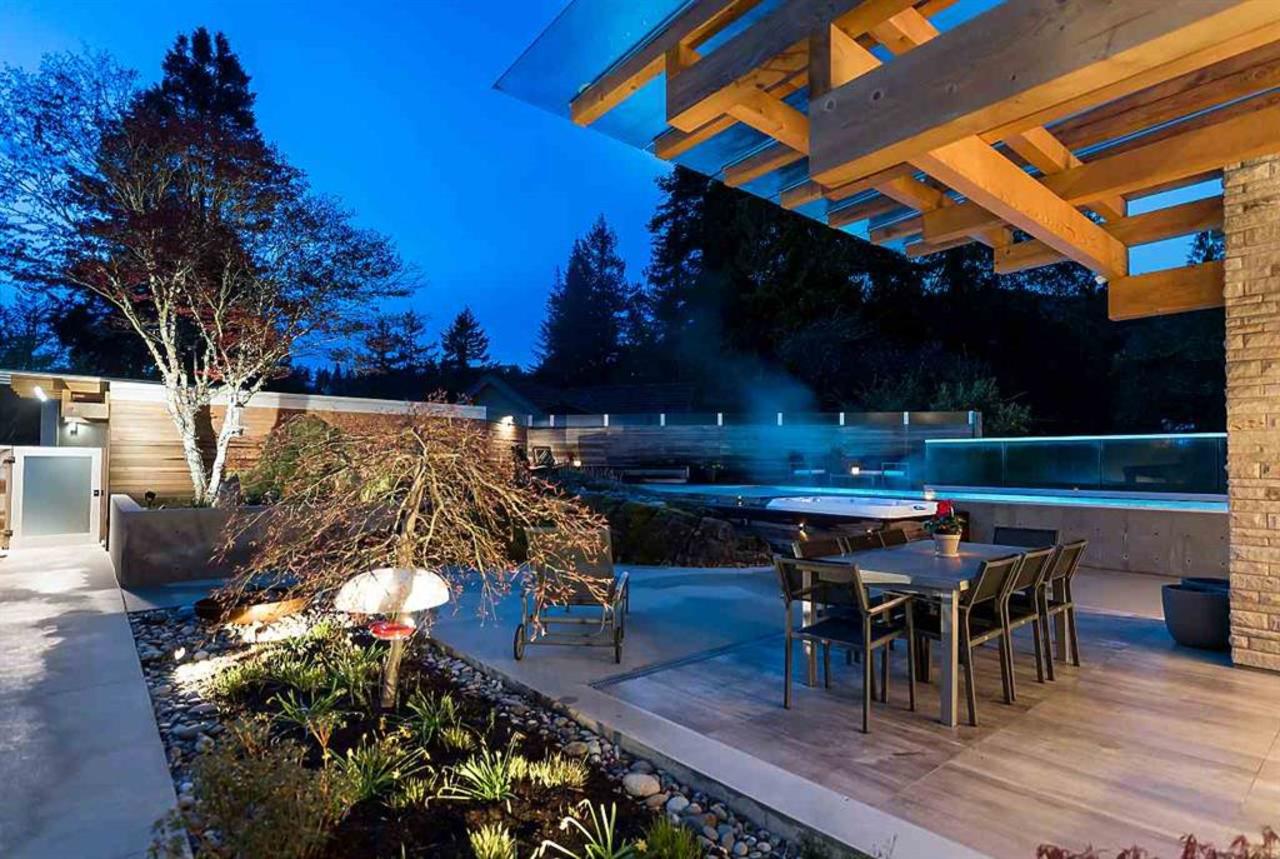 garden at 5720 Maple Place, Eagle Harbour, West Vancouver garden at 5720 Maple Place, Eagle Harbour, West Vancouver