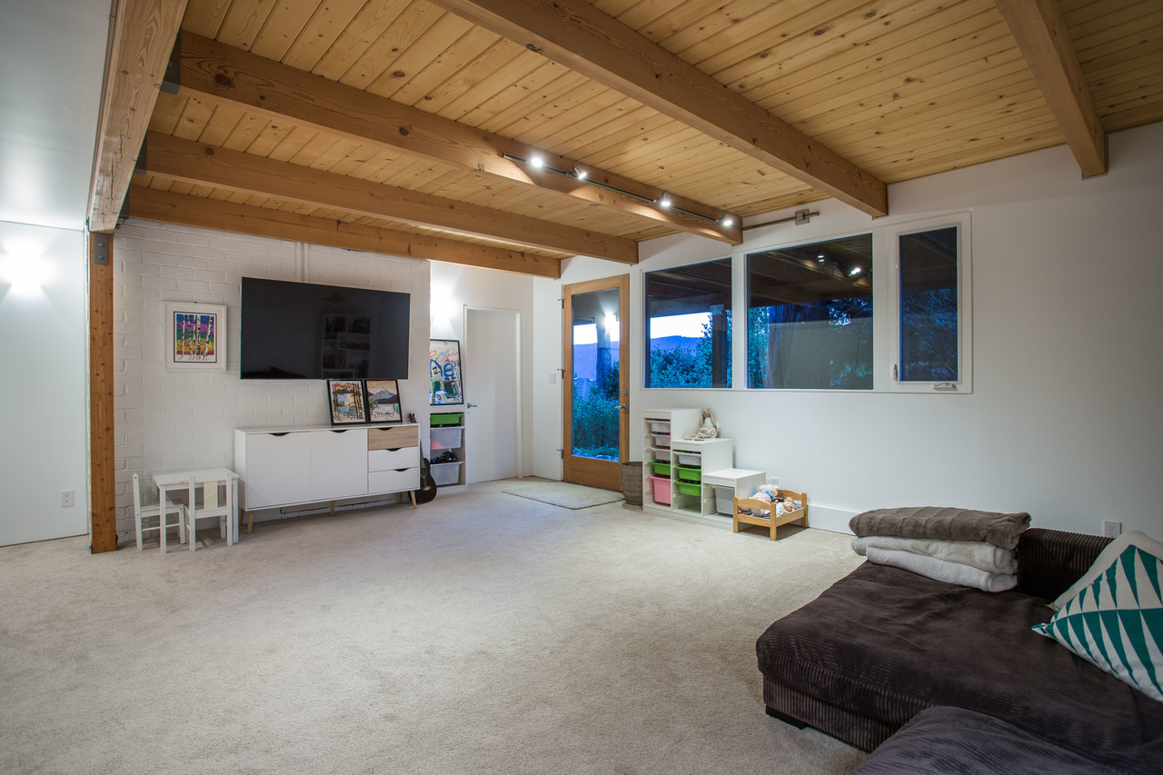 dusk-high-2 at 6450 Rosebery Avenue, Gleneagles, West Vancouver dusk-high-2 at 6450 Rosebery Avenue, Gleneagles, West Vancouver