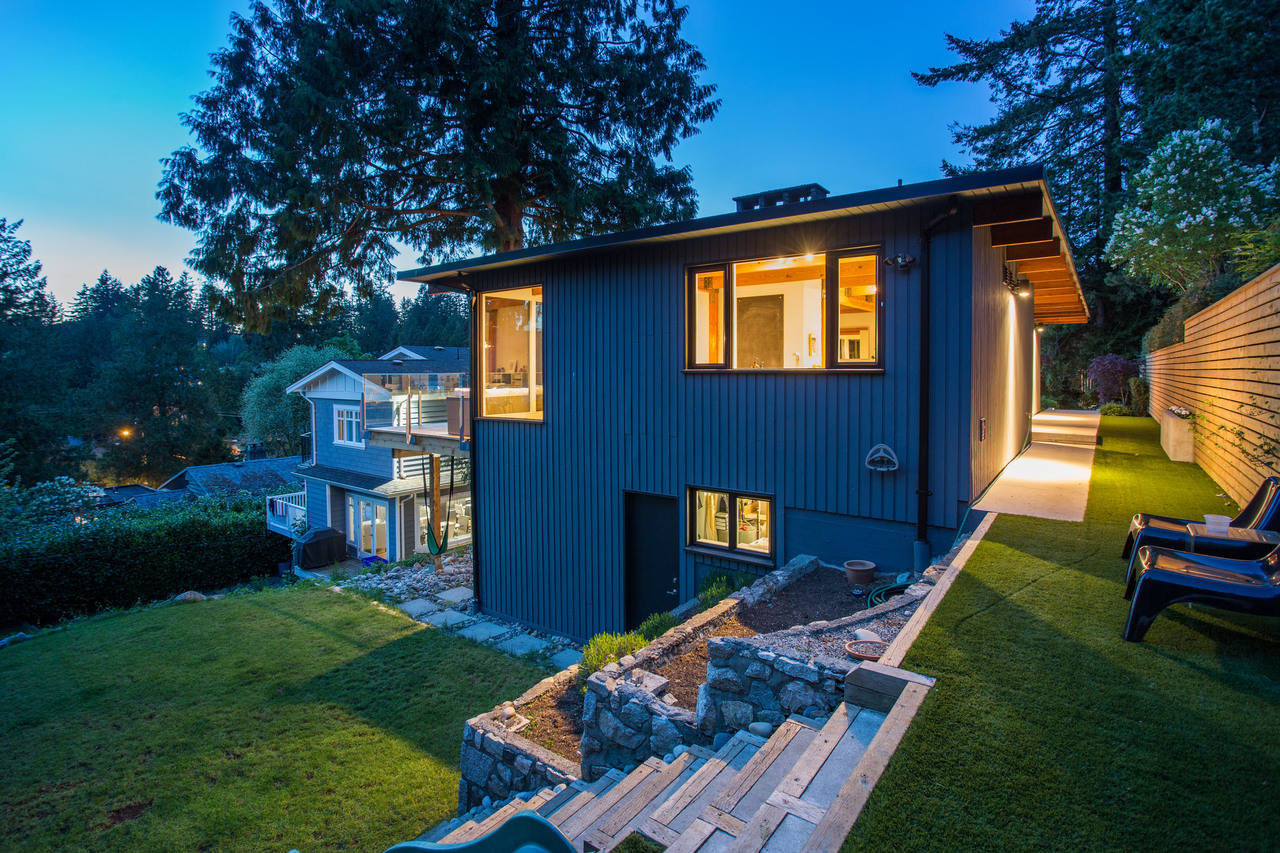 dusk-high-27 at 6450 Rosebery Avenue, Gleneagles, West Vancouver dusk-high-27 at 6450 Rosebery Avenue, Gleneagles, West Vancouver