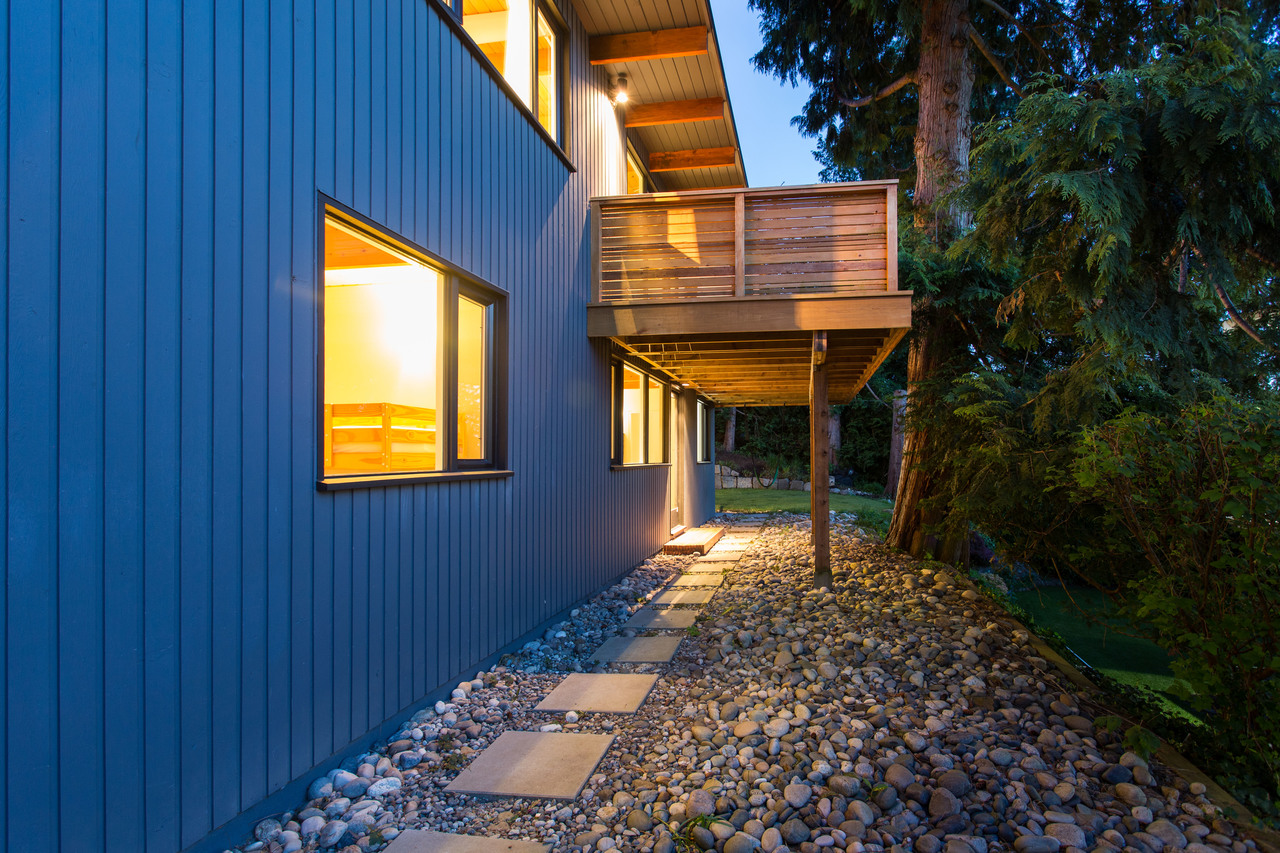 dusk-high-29 at 6450 Rosebery Avenue, Gleneagles, West Vancouver dusk-high-29 at 6450 Rosebery Avenue, Gleneagles, West Vancouver