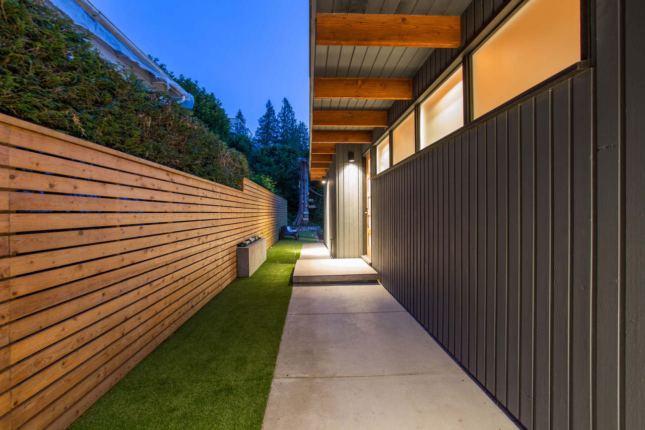 dusk-high-30 at 6450 Rosebery Avenue, Gleneagles, West Vancouver dusk-high-30 at 6450 Rosebery Avenue, Gleneagles, West Vancouver