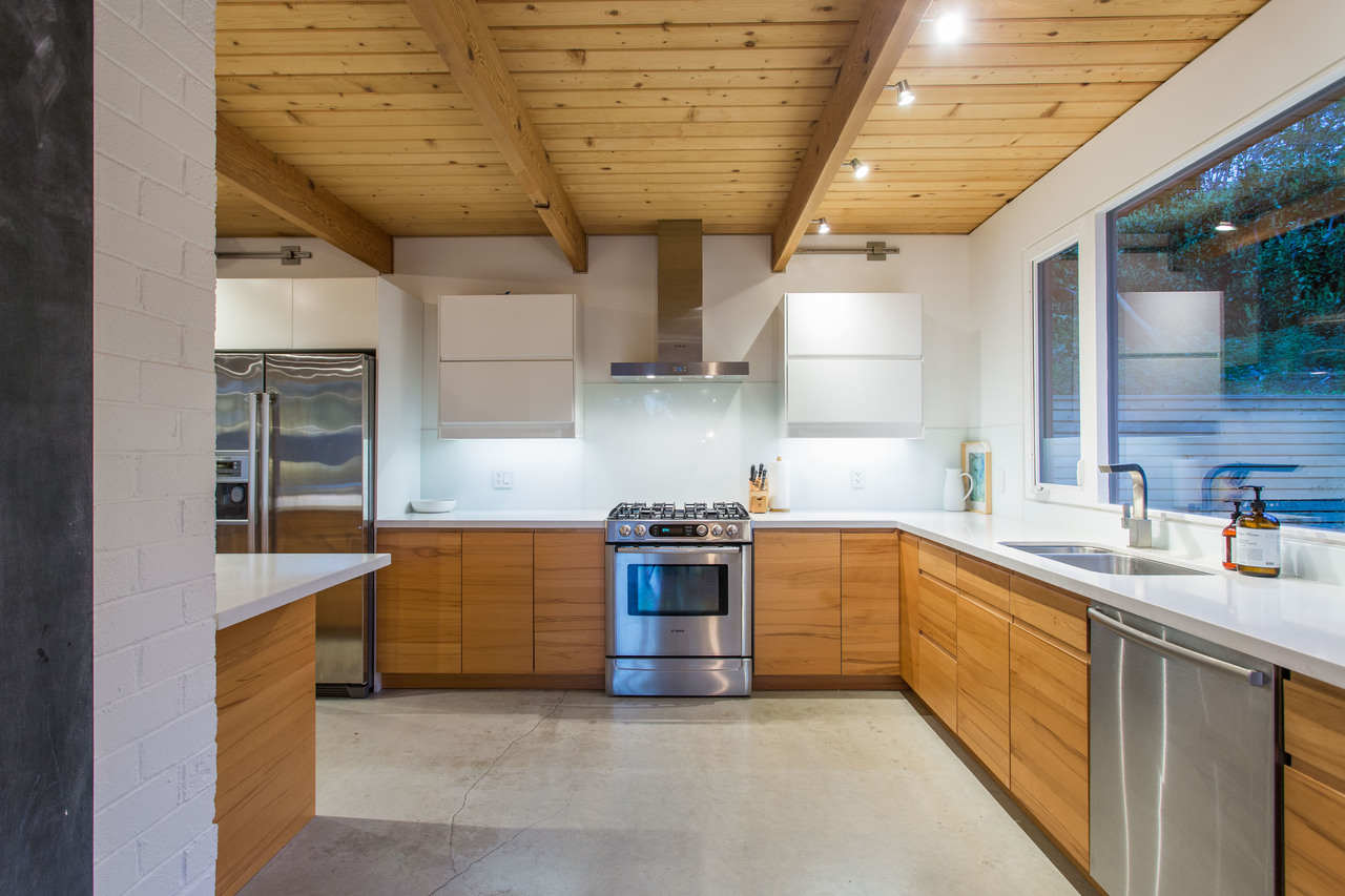 dusk-high-6 at 6450 Rosebery Avenue, Gleneagles, West Vancouver dusk-high-6 at 6450 Rosebery Avenue, Gleneagles, West Vancouver