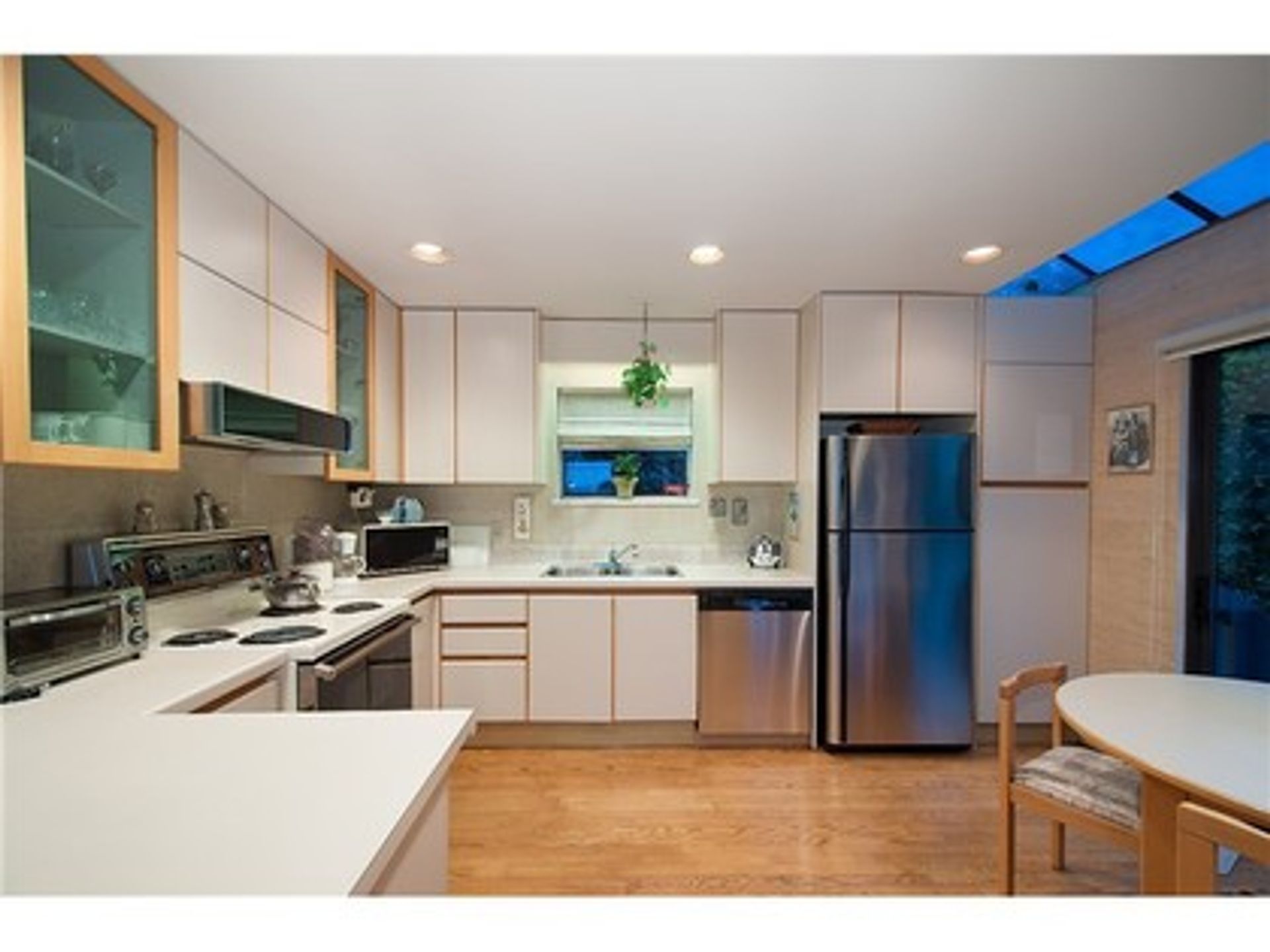 image-261564716-10-1 at 3397 Marine Drive, West Vancouver image-261564716-10-1 at 3397 Marine Drive, West Vancouver