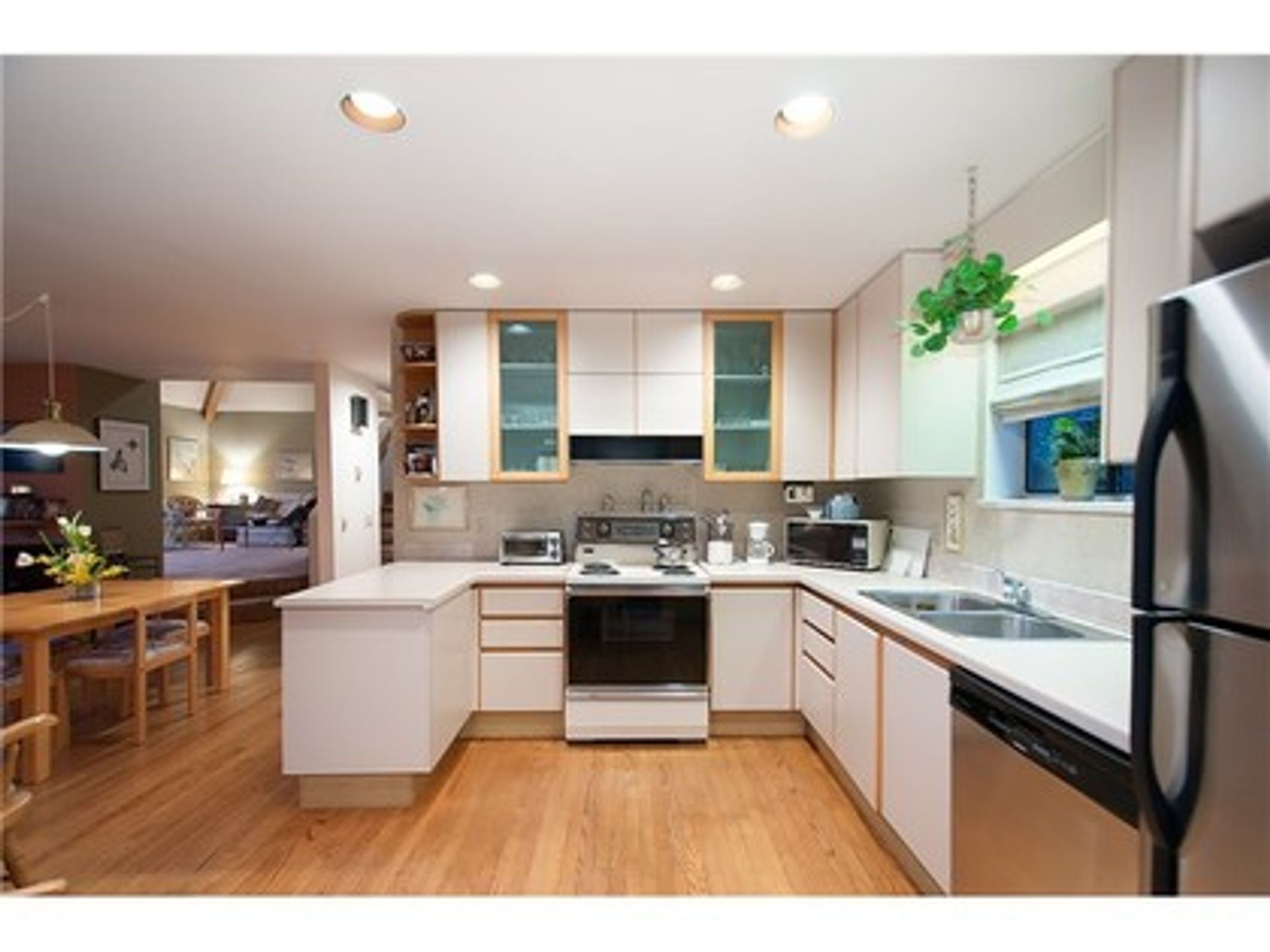 image-261564716-9-1 at 3397 Marine Drive, West Vancouver image-261564716-9-1 at 3397 Marine Drive, West Vancouver