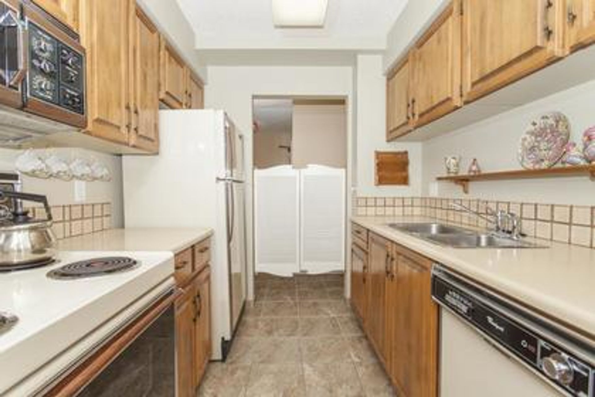 kitchen5-1 at 402 - 1485 Duchess, Ambleside, West Vancouver kitchen5-1 at 402 - 1485 Duchess, Ambleside, West Vancouver