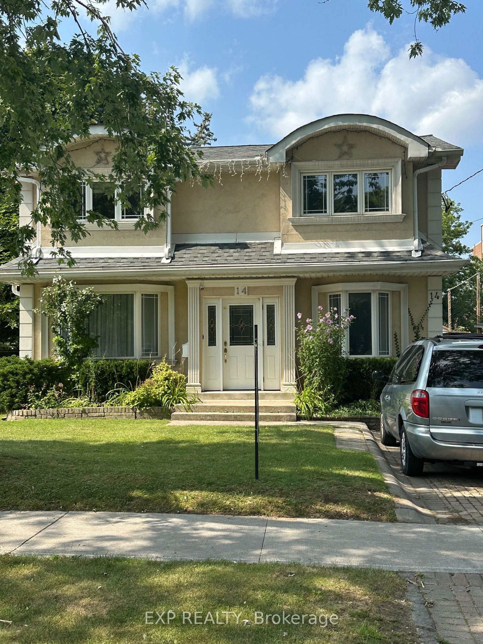 14 Pleasant Ave, Newtonbrook West, Toronto 