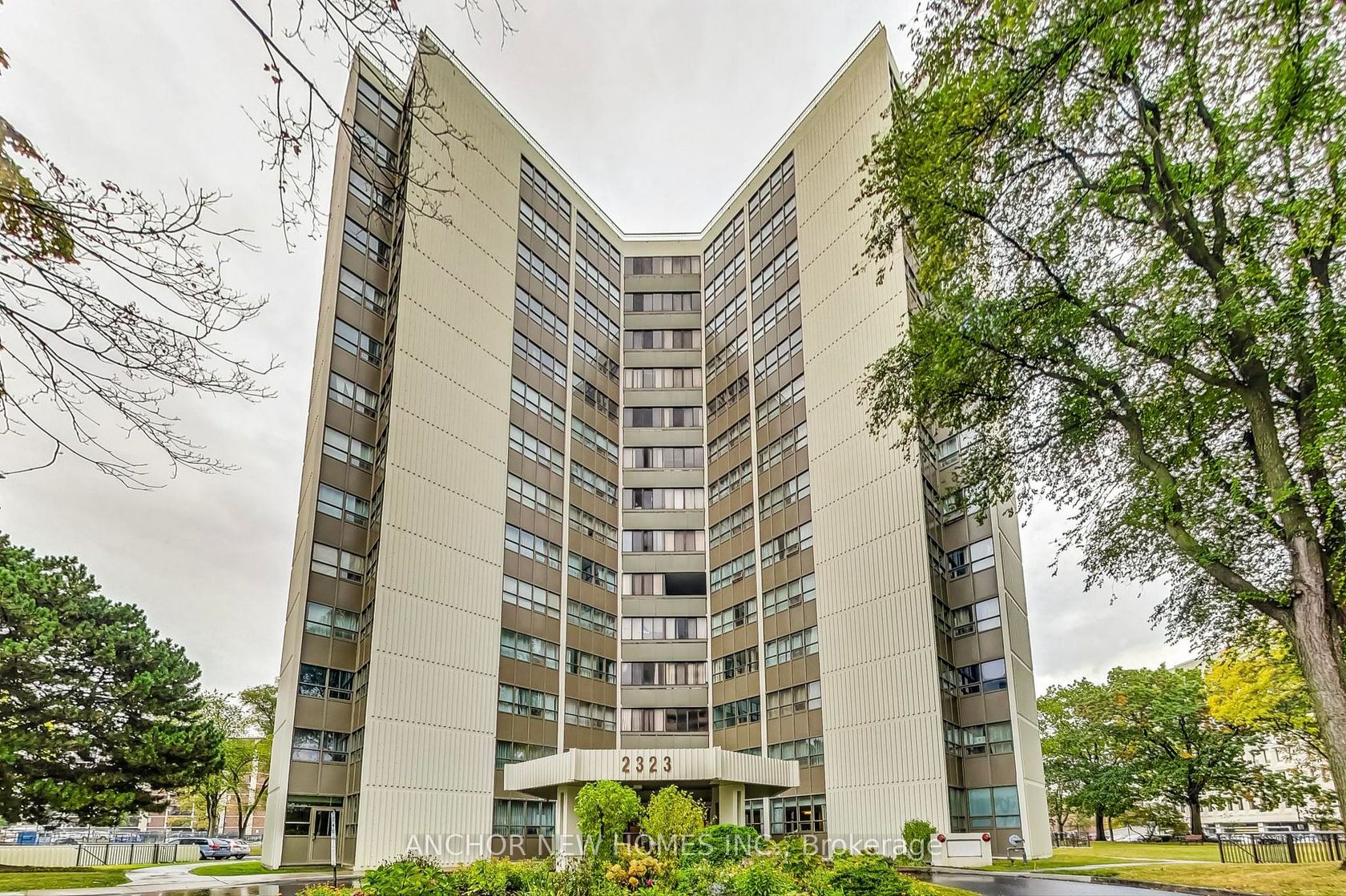 1105 - 2323 Confederation Pkwy, Cooksville, Mississauga 