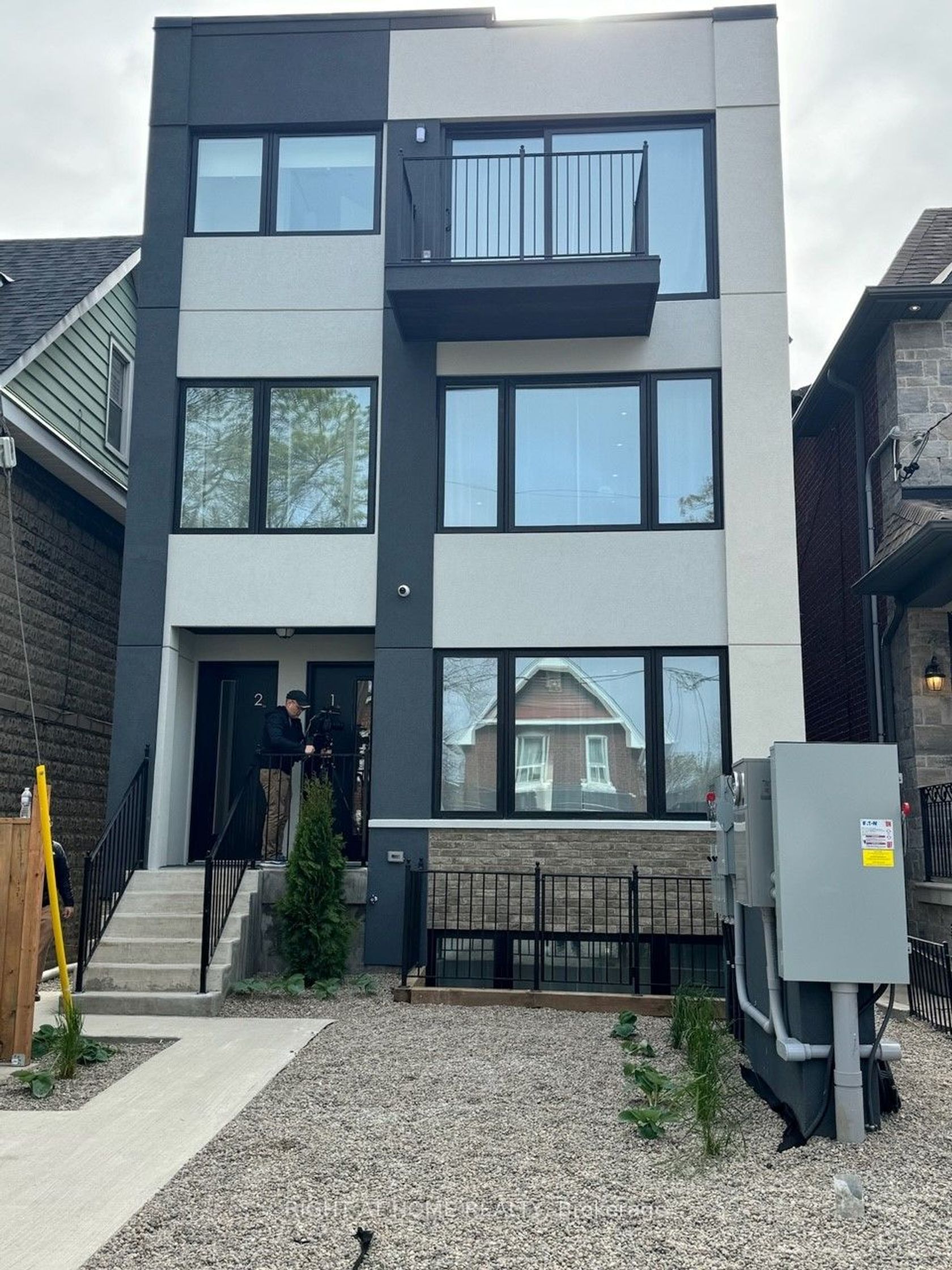 12 Batavia Avenue, Smythe, Toronto 