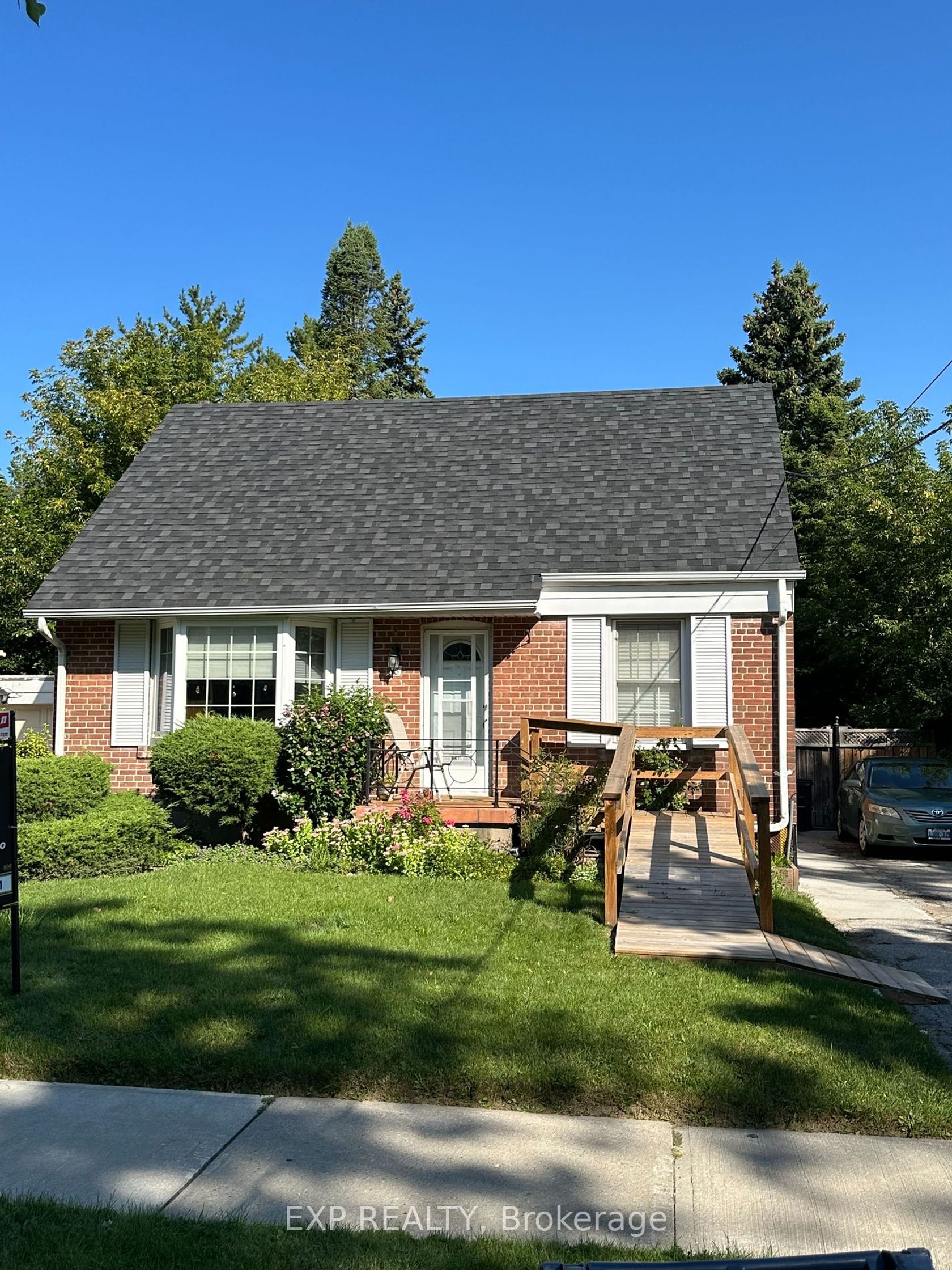 18 Pleasant Ave, Newtonbrook West, Toronto 