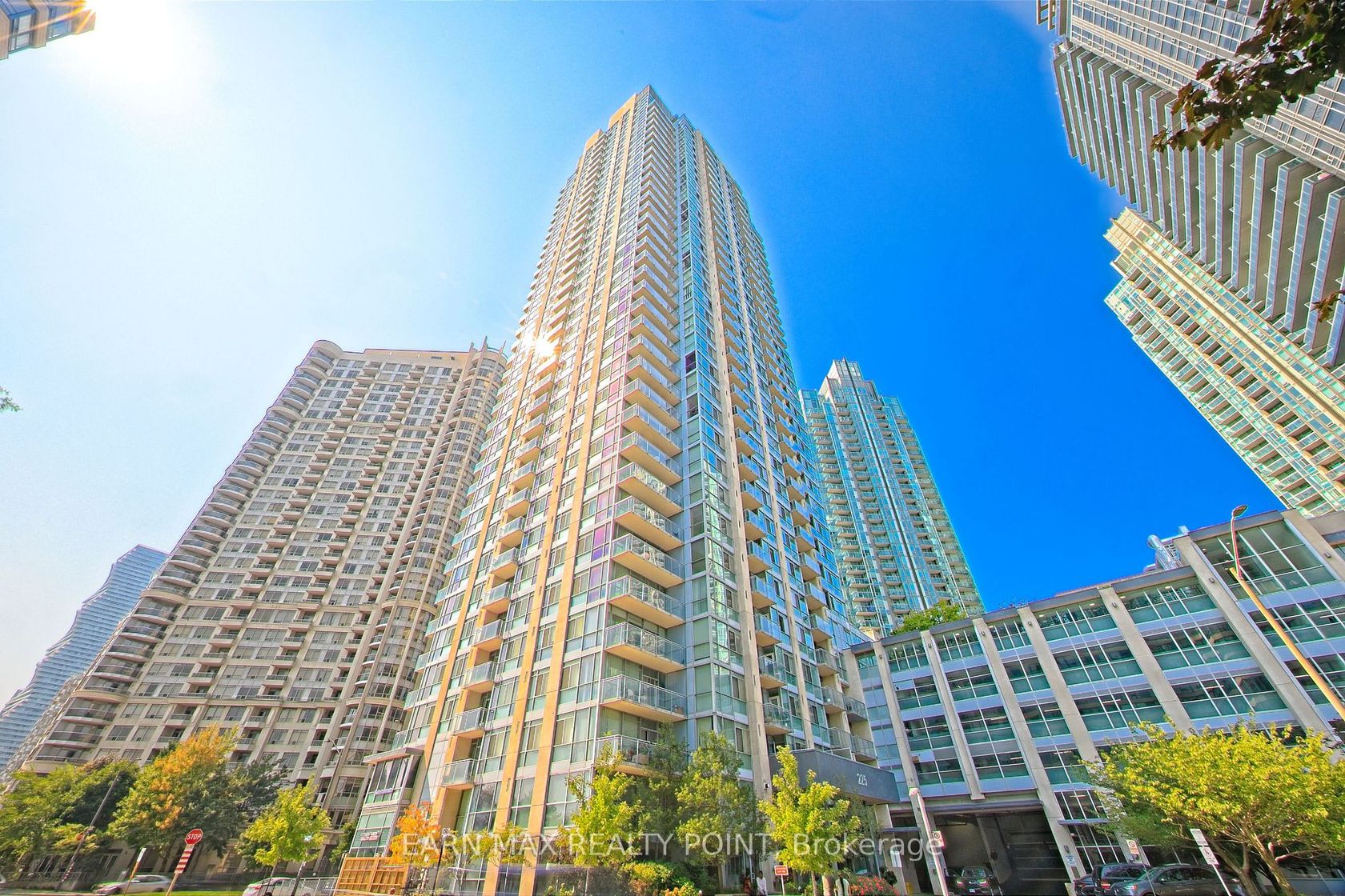 2210 - 225 Webb Dr, City Centre, Mississauga 