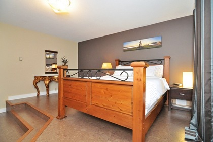 6 at 2233 5th Avenue, Vancouver East