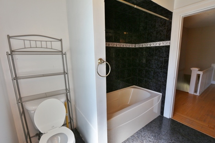 Bath at 1814 10th Avenue, Kitsilano, Vancouver West