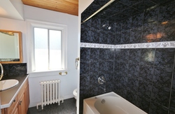 Tub at 1814 10th Avenue, Kitsilano, Vancouver West