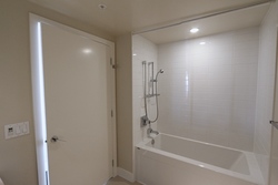 Tub at 1101 - 1320 Chesterfield Avenue, Central Lonsdale, North Vancouver