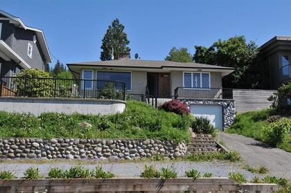 House entrance at 7224 Braeside Drive, Westridge BN, Burnaby North