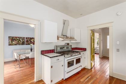 Gas stove/oven  at 2841 Windsor Street, Mount Pleasant VE, Vancouver East