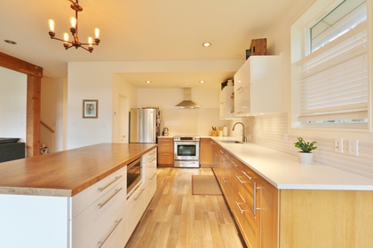 Large exquisite kitchen at 828 Britannia Way, Britannia Beach, Squamish