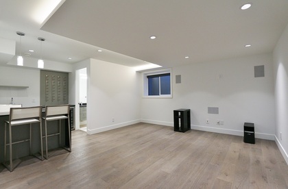 Bar at 1888 Tatlow, Pemberton NV, North Vancouver