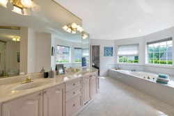 Master bathroom at 14527 30 Avenue, Elgin Chantrell, South Surrey White Rock