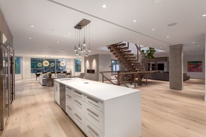 sh1ry2qa at 947 Huntingdon Crescent, Dollarton, North Vancouver