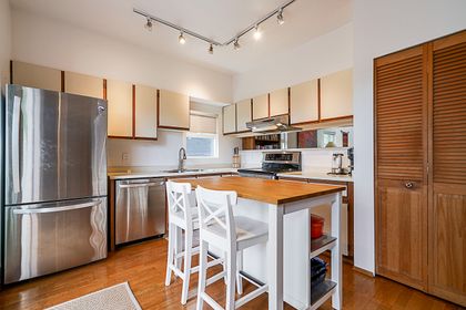 c-4 at 2546 West 2nd Avenue, Kitsilano, Vancouver West