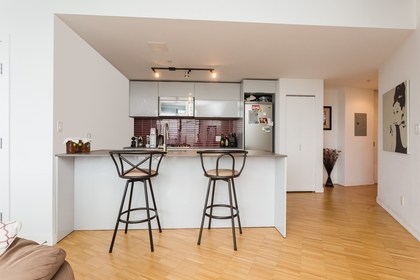 262032315-3 at 4008 - 128 W Cordova, Downtown VE, Vancouver East