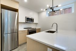0l433jjq at 2 - 740 3rd Street, Lower Lonsdale, North Vancouver