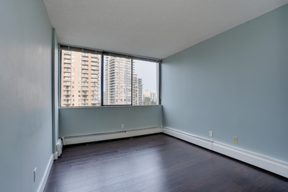 19 at 1408 - 4300 Mayberry, Metrotown, Burnaby South