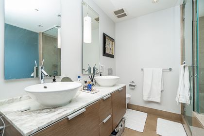 g-2 at 4004 - 1111 Alberni, Coal Harbour, Vancouver West