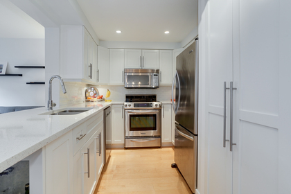 4 at 102 - 888 Bute Street, Coal Harbour, Vancouver West