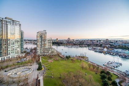 i-11 at 1906 - 638 Beach Crescent, False Creek, Vancouver West