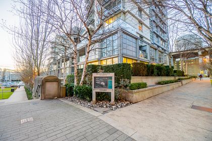 i-8 at 1906 - 638 Beach Crescent, False Creek, Vancouver West