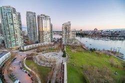 i-9 at 1906 - 638 Beach Crescent, False Creek, Vancouver West