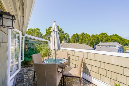 i-5 at 2585 West 8th Avenue, Kitsilano, Vancouver West