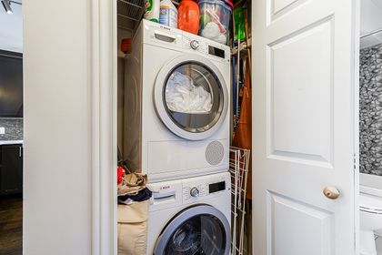 l at 2585 West 8th Avenue, Kitsilano, Vancouver West