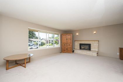 262205588-1 at 854 16th Street East, Boulevard, North Vancouver