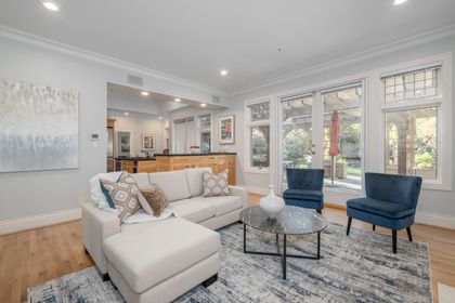 e at 1323 The Cres Street