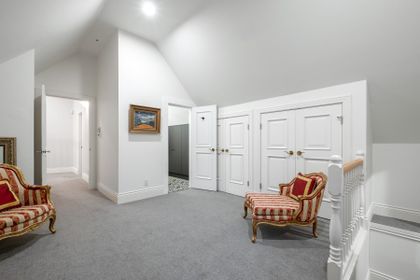 f-4 at 1323 The Cres Street