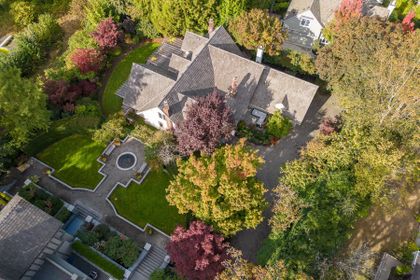 j-2 at 1323 The Cres Street