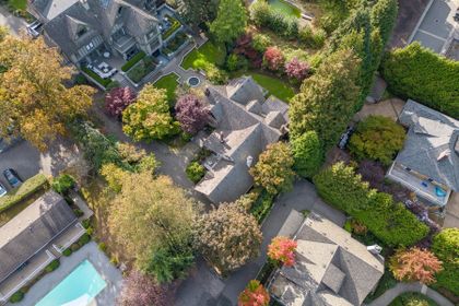 j-4 at 1323 The Cres Street