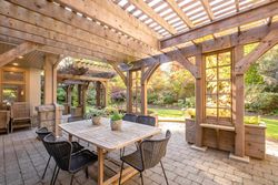 b at 1323 The Cres Street