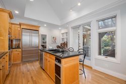 d-2 at 1323 The Cres Street