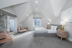 f-2 at 1323 The Cres Street