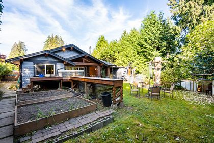 j-2 at 1381 18th Eas Street, Westlynn, North Vancouver