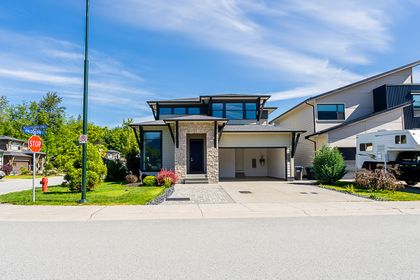 39279-mockingbrid-crescent-squamish-1 at 39279 Mockingbird Crescent, Brennan Center, Squamish