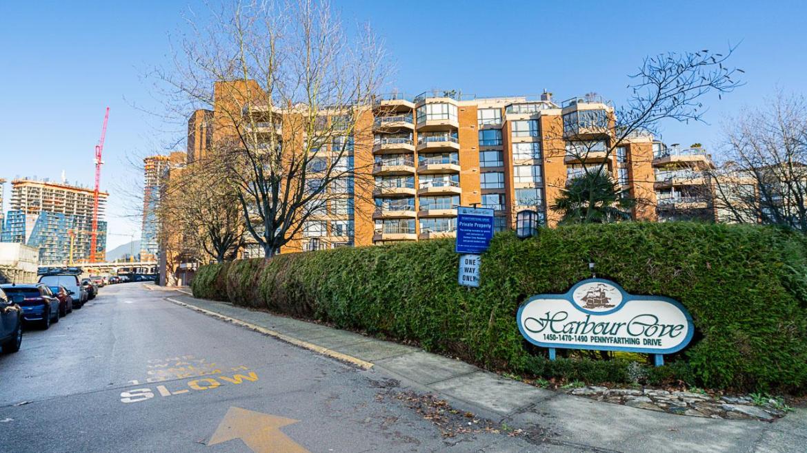 G01 - 1450 Pennyfarthing, False Creek, Vancouver West 